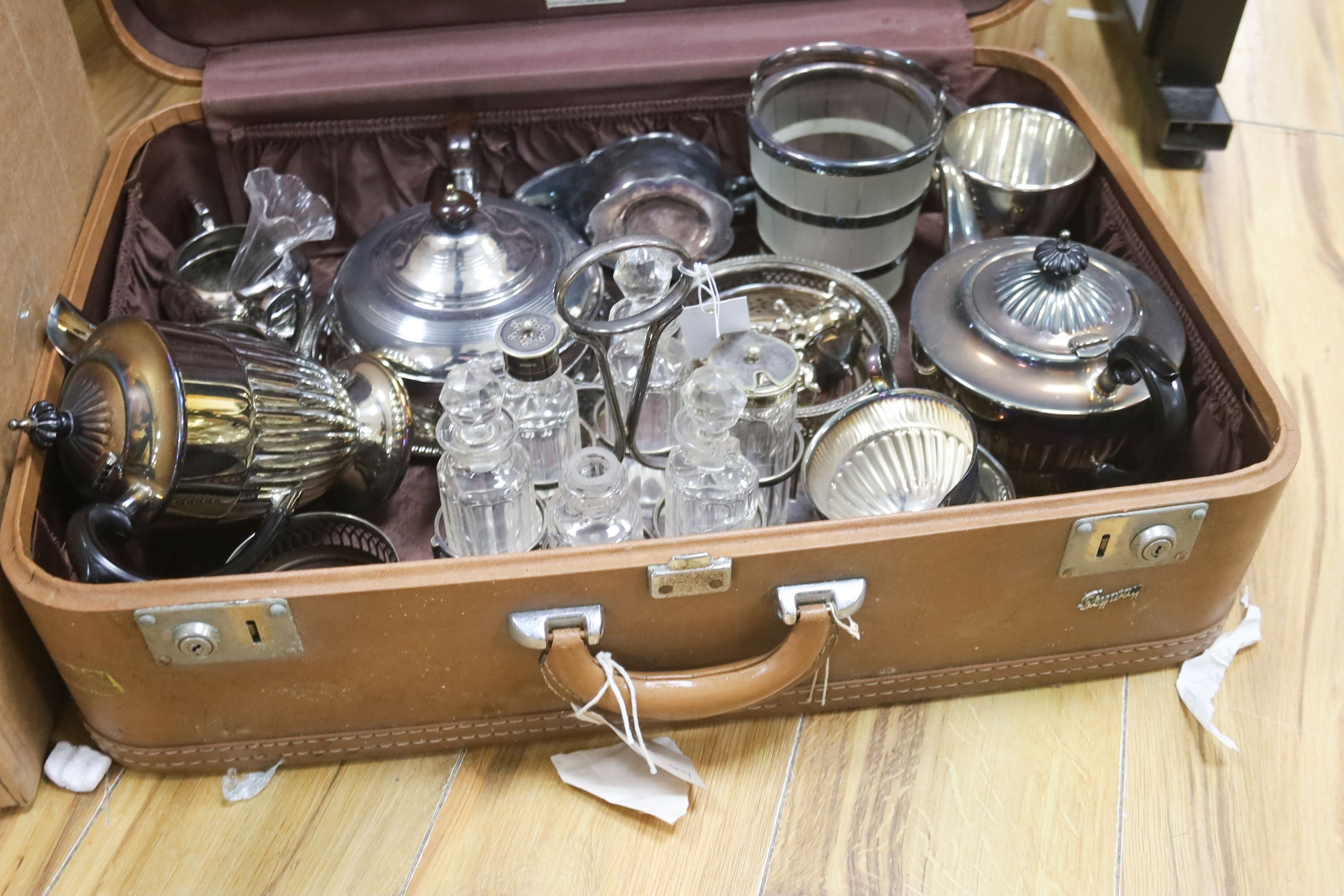 A plated six-bottle crust stand and a quantity of plated wares